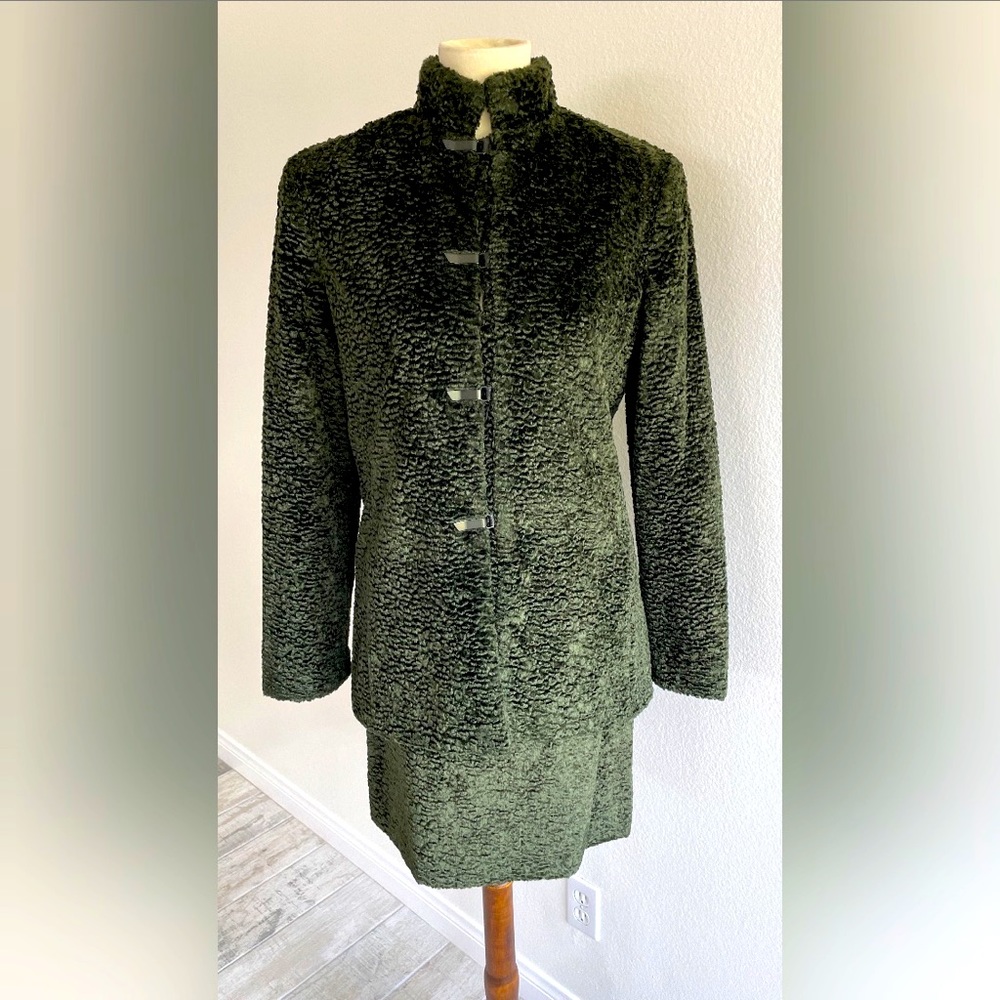 Sergio Soldano dark green faux fur jacket with skirt. Size 42 - US M